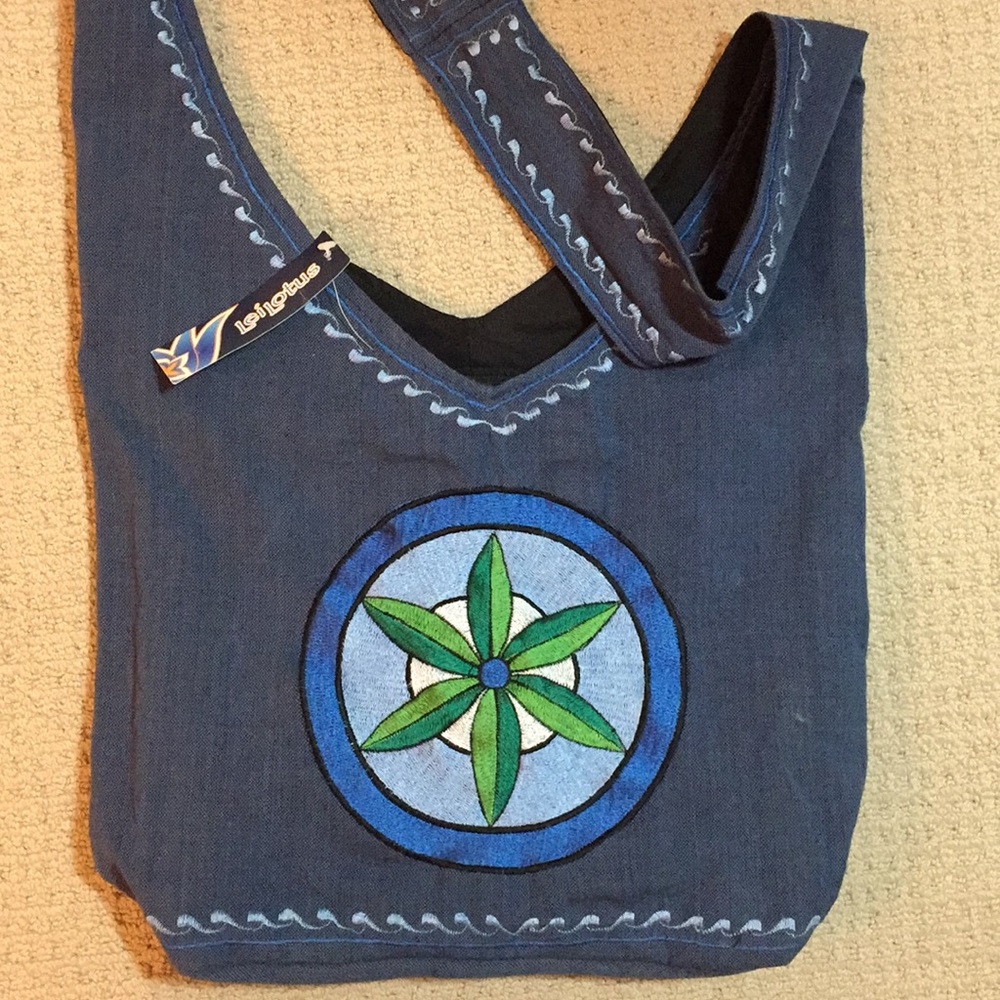 Lei Lotus sling bag